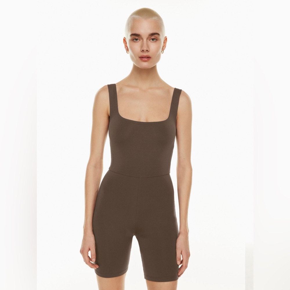 ARITIZIA Babaton Contour Squareneck Romper
